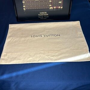 LOUIS VUITTON | Dust Cover 22” x 15”